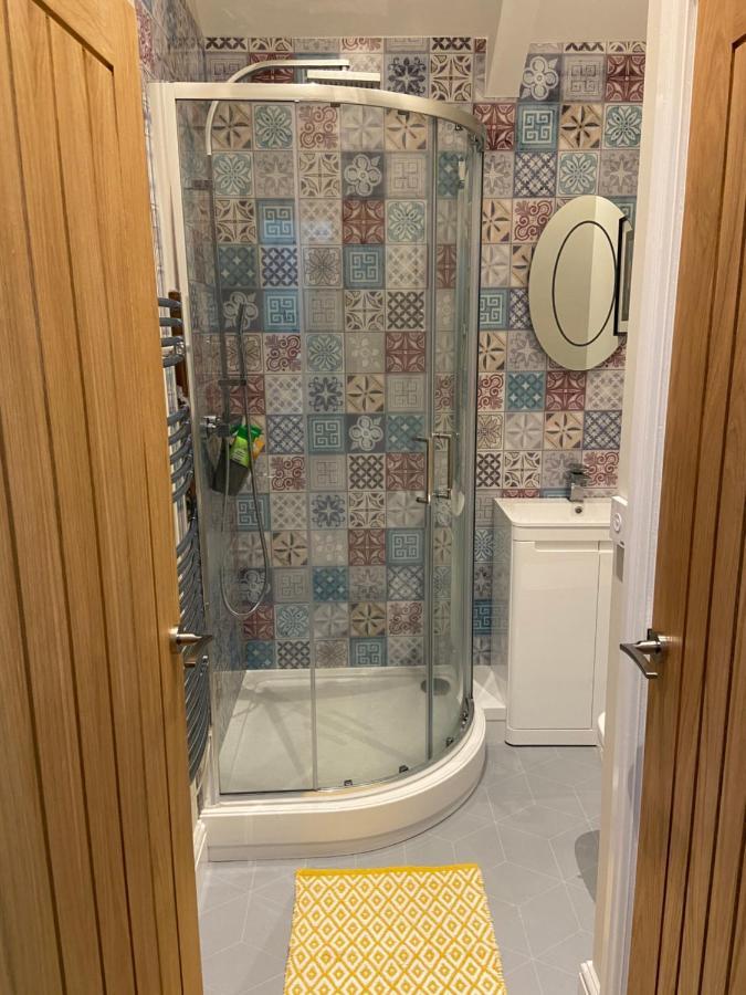 Stylish Tenby Apartment, Great Location, Parking Zewnętrze zdjęcie